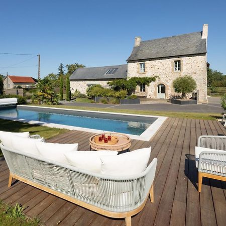 Manoir De La Nogrie - Chambre De Charme Avec Acces Privatif - Piscine Chauffee Sur Domaine 5 Etoiles Val-d'Ize Bagian luar foto