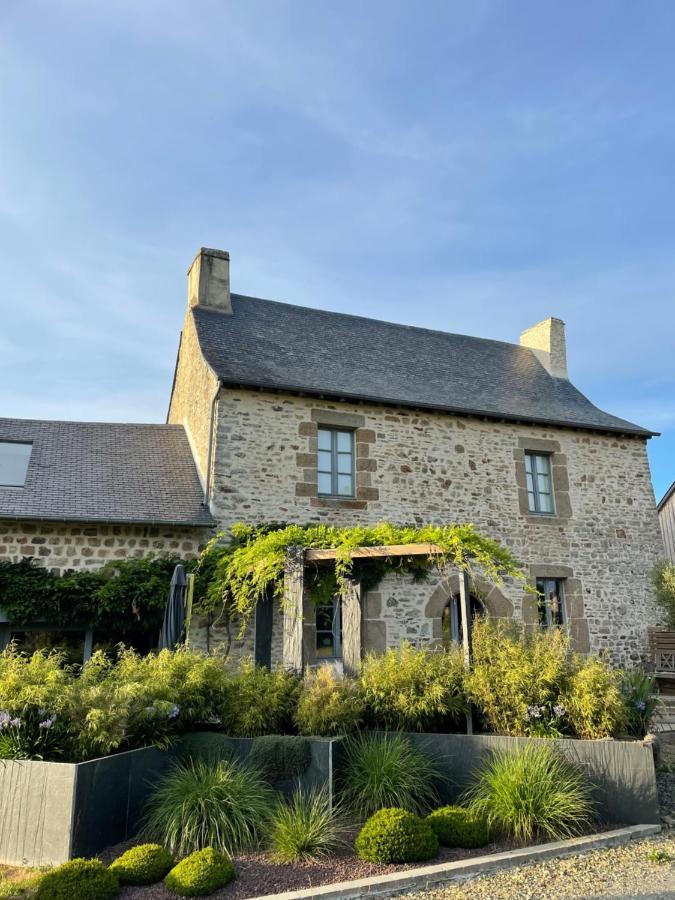 Manoir De La Nogrie - Chambre De Charme Avec Acces Privatif - Piscine Chauffee Sur Domaine 5 Etoiles Val-d'Ize Bagian luar foto